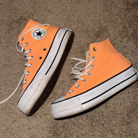 Converse Women's Bright Orange platforms - Picture 2 of 6